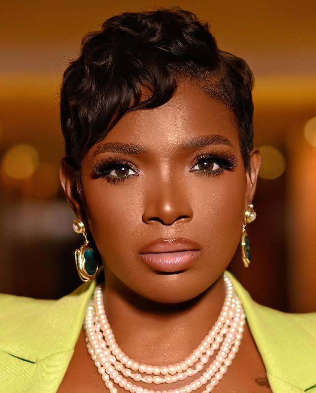 Annie Idibia
2Baba African Queen Afrobeat